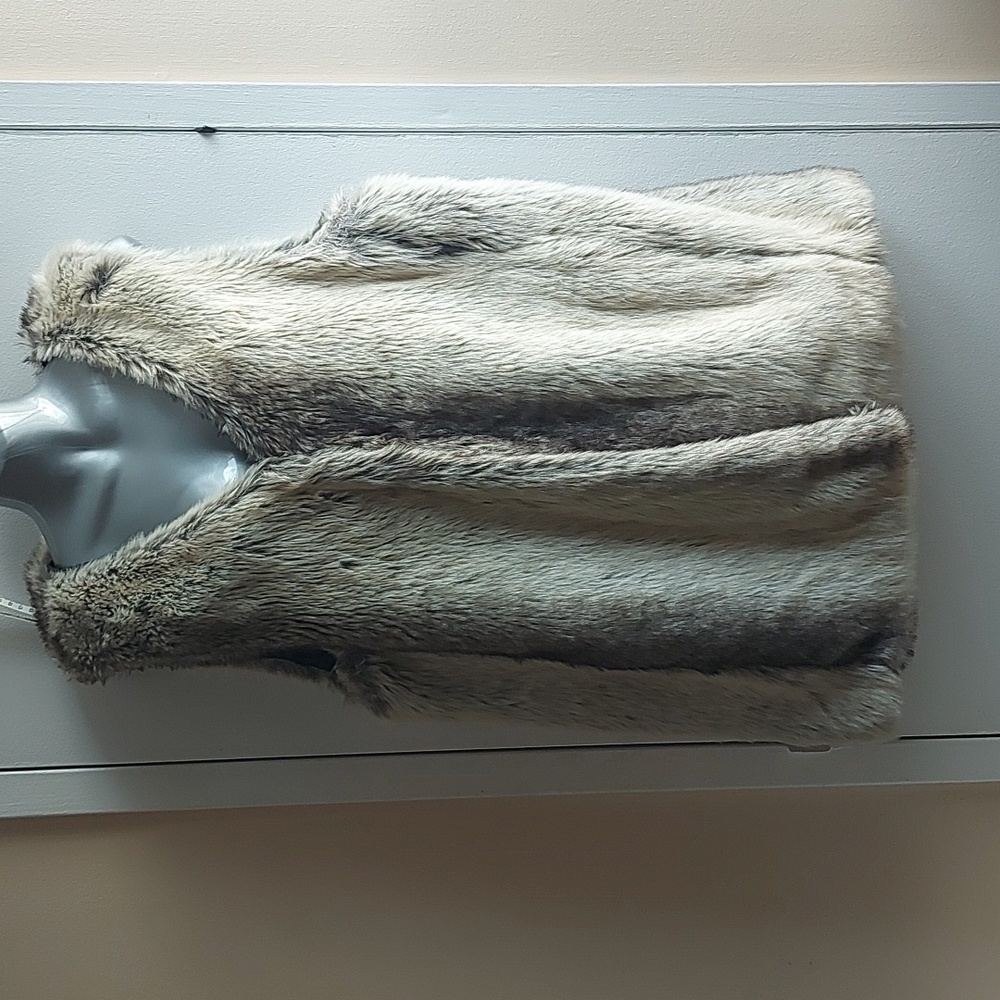 Faux Fur Vest (MOB wife look)